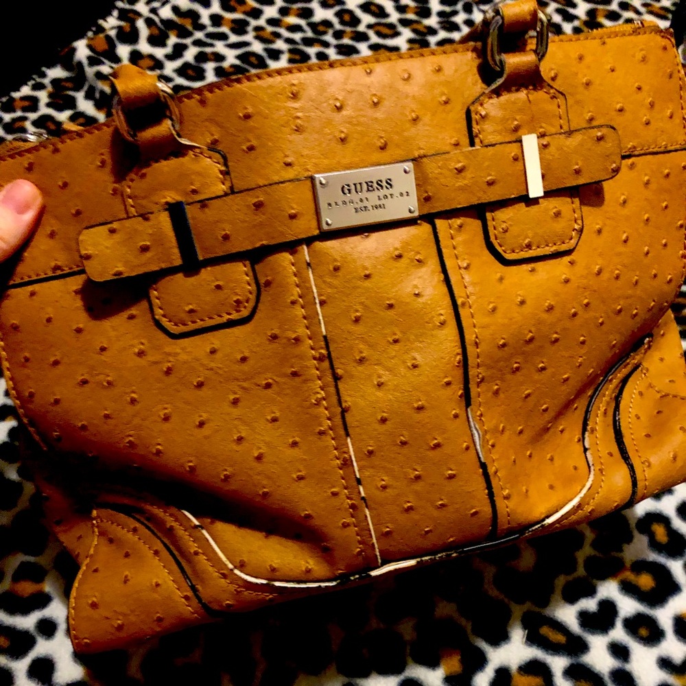 Guess tote